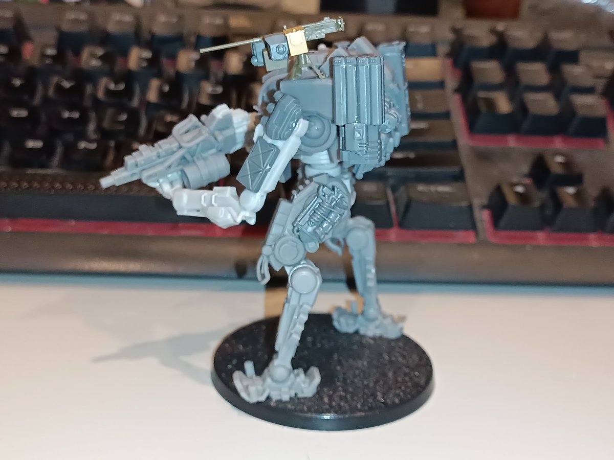Axis_modelling's tweet photo. Finally got around to building my duster for #blkout. From the start, I knew I wanted to kitbash the weapons into a proper rifle, and of course because I'm me, cover it in stowage and other realistic vehicle details. Also give it missile pods because Titanfall my beloved https://t.co/zbmMVlRU6i