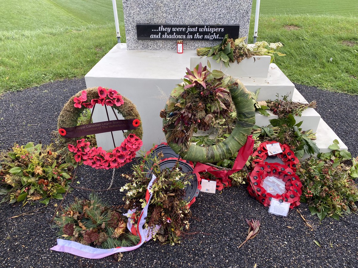 Taitster25's tweet photo. #Arnhem44: 1st ๐ฌ๐ง Airborne Division included 1st Independent ๐ต๐ฑ Polish Parachute Brigade commanded by General Sosabowski. Delayed by bad weather they parachuted into Drop Zone Kilo on 21 Sep near Driell and attempted to cross the Ruhr under fire to reinforce Oosterbeek. Epic. #WeWillRememberThem
#Airborne
@16AirAssltBCT
@TheParachuteReg
@PoppyLegion