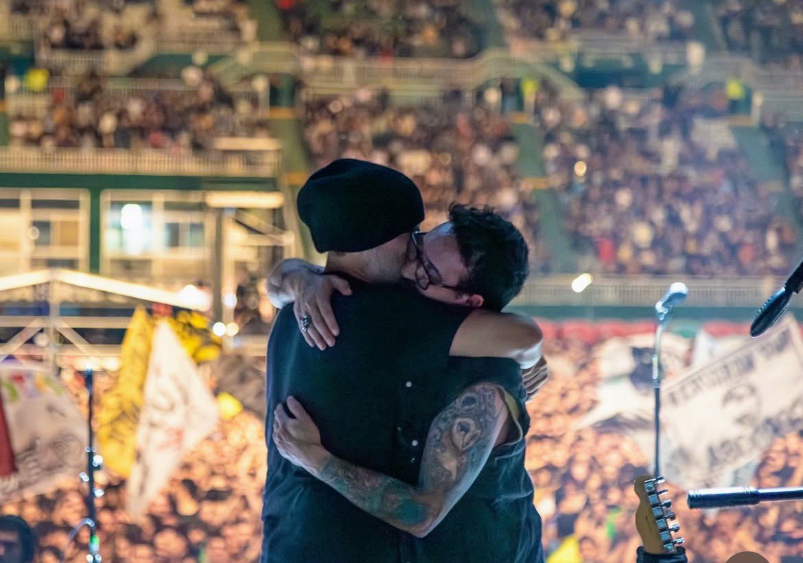 Y un amigo más , que abrazar ! Los amo <a href="/LaVela_Oficial/">La Vela Puerca</a> ❤️