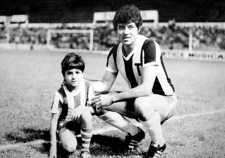 mbergero's tweet image. Lamentable noticia para el fútbol y el deporte: murió Willington, "El Daniel". Ídolo y gloria de Talleres. También brilló en Vélez Sarsfield. QEPD. El⚽️está de luto.