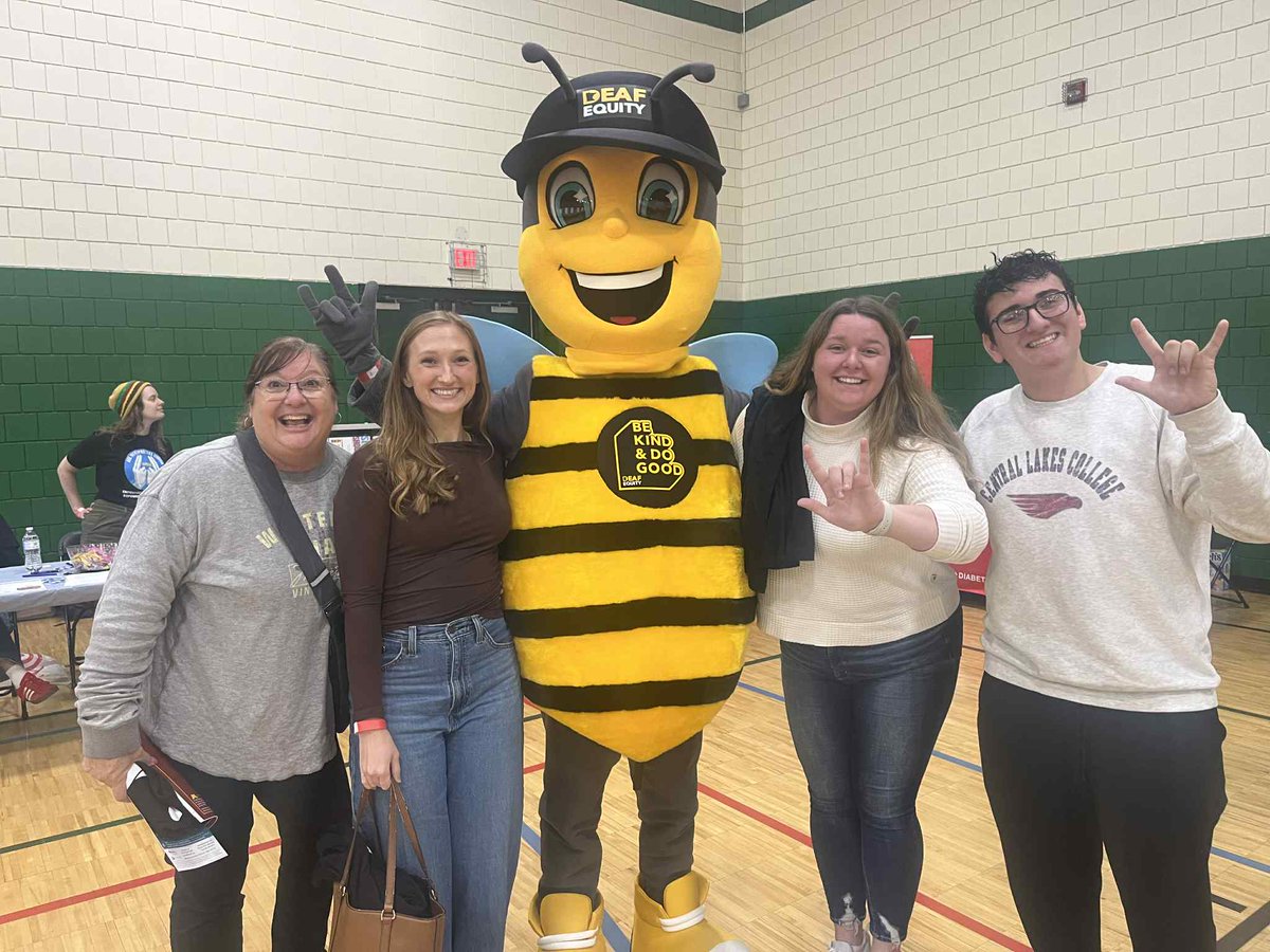 clcmnedu's tweet image. Students from our ASL classes attended Deaf Awareness Day, sponsored by the Minnesota Association of Deaf Citizens. Students learned about Deaf advocacy groups and met Deaf professionals from across the state. 💙❤

#asl #deaf #americansignlanguage