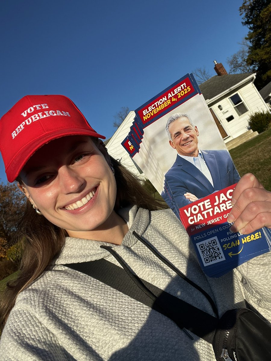 MalloryStowell2's tweet photo. Great day for door knocking🇺🇸
Just like @Maloney says, doors win wars!
Get out and vote for @Jack4NJ NJ!🔴 https://t.co/TWWAPPKcY2