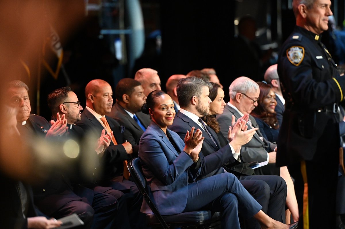NYPD1stDep's tweet image. Congratulations to the newest NYPD officers! Today, these dedicated recruits officially join the ranks, ready to protect and serve the people of New York City with honor, courage, and commitment.