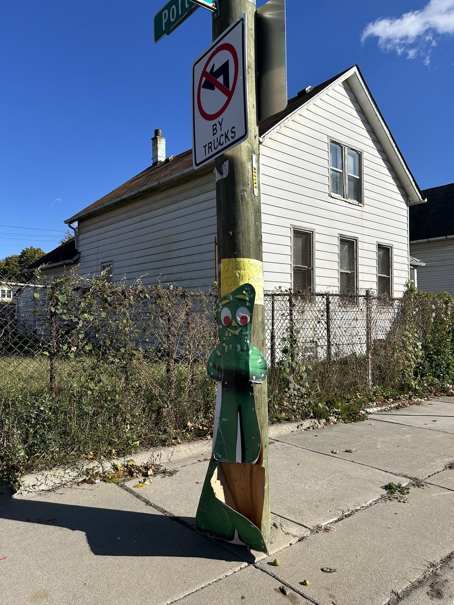 cryingfossil's tweet image. 