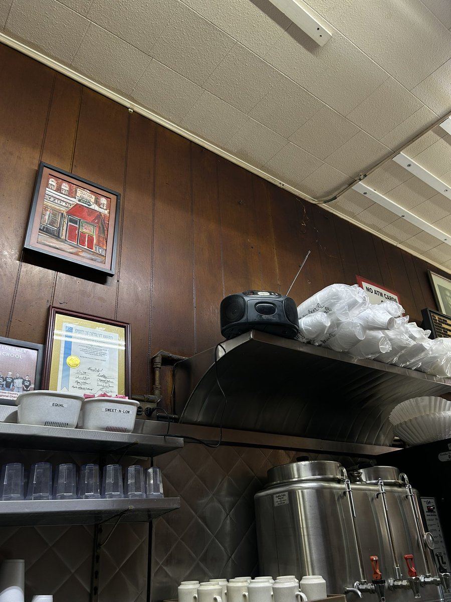 cryingfossil's tweet image. 