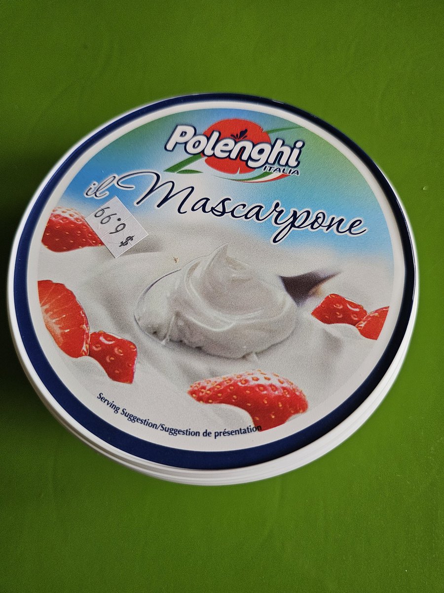 Titmousie2's tweet image. Had to go to the Italian part of town for some real #mascarpone today 🥰

the crosswalks are all painted like the Italian flag in this neighborhood- it's beautiful! 😘
