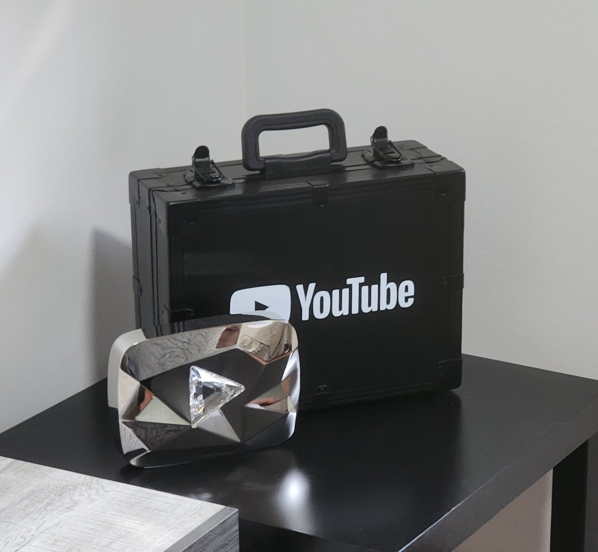 MrGuby's tweet image. No lo llegue a poner cuando me llegó, pero el otro día me llegó esta maravilla.

Es una meta que siempre tuve desde pequeño y si algo he aprendido en los últimos años, es que si realmente te propones algo, lo puedes conseguir.

Si le das like te la regalo 😉