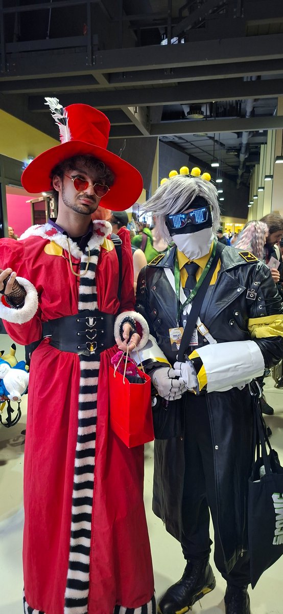 InvaderNik's tweet photo. Well, I did it. Alone, but I went to back to Austria to attend yunicon in Schwechat. I had a few positive interactions, meet an N on the first day, but sadly not many people knew Murder Drones.
But hey, at least J was there with me.
#yunicon #yunicon2025 #murderdrones #cosplay https://t.co/SbI7w9ZqQG