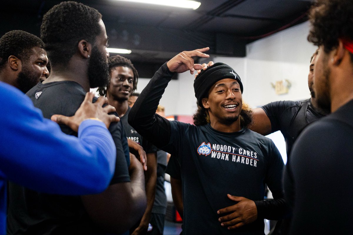 HCU Football tweet media