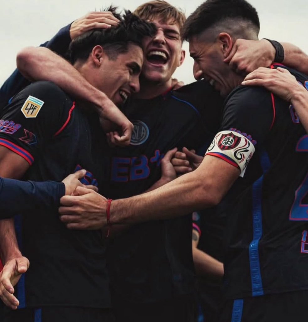 "Intentamos hacerles las cosas fáciles a los más grandes. Queremos entrenar, tirar para adelante y no nos metemos en quilombos, solo en el fútbol"

🎙️IGNACIO PERRUZZI en DSPORTS