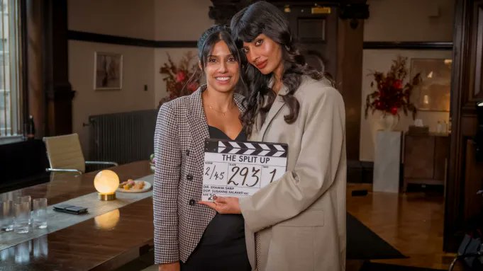 KMay_TV's tweet image. 🎬✨ ¡Jameela Jamil se une al reparto de ‘The Split Up’ de BBC! 💼💖

Spin-off de The Split, protagonizado por Ritu Arya (The Umbrella Academy) y Sanjeev Bhaskar (Unforgotten) 🕵️‍♂️👩‍⚖️

#TheSplitUp #JameelaJamil #BBC #SeriesNews #RituArya #SanjeevBhaskar #SpinOff