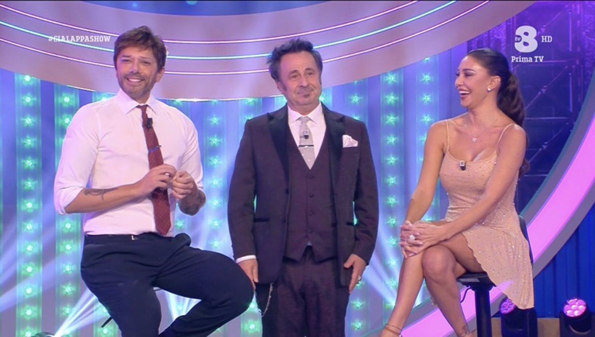 Questo momento va DRITTO DRITTO negli annali!
STO VO LAN DO!
#GialappaShow <a href="/GialappasB/">Gialappa's Band</a>