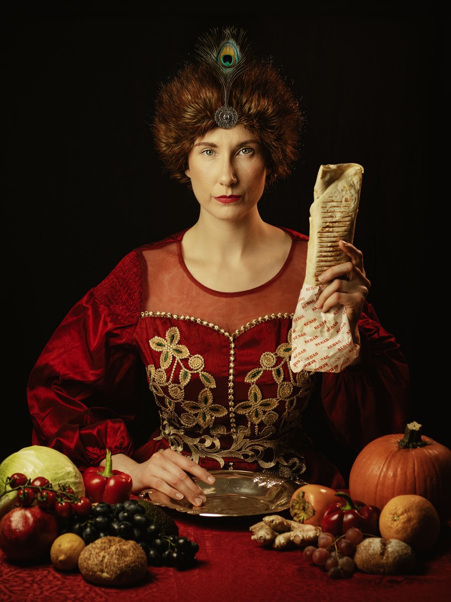 Annisa_photos's tweet photo. "Szlachcianka z kebabem" - autoportret zainspirowany serialem "1670".
#adamczycha #serial1670 #scenazkebabem #kebab https://t.co/yRLiJu5ilx