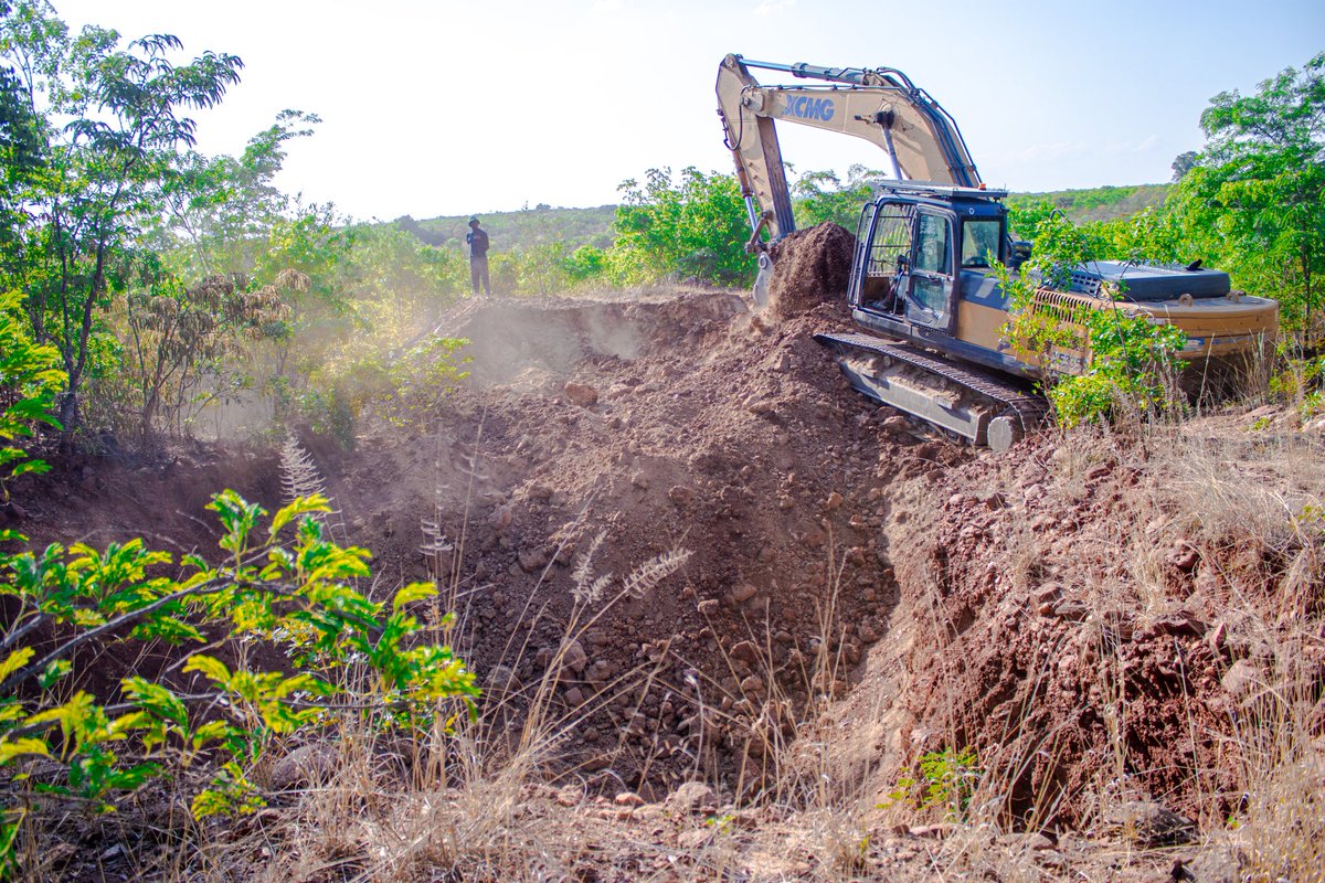 Rehabilitating our landscapes, one site at a time. Under the Drylands Sustainable Landscapes Impact Program in Shurugwi, disused chrome mined-out areas have been restored through the EMA led component bringing life back to degraded lands. <a href="/FAOZimbabwe/">FAO Zimbabwe</a> <a href="/FAOForestry/">FAO Forestry</a> <a href="/EMAeep/">E.M.A</a>