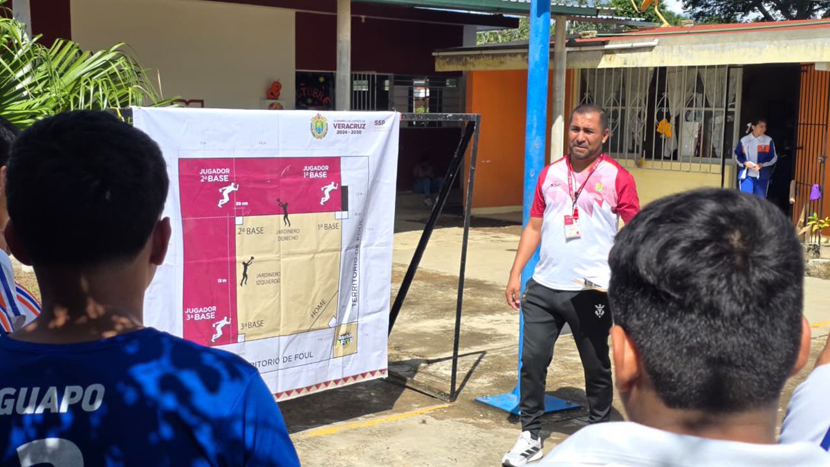 SP_Veracruz's tweet image. 📣 #Entérate | A través del Torneo de Béisbol 5, fomentamos la prevención del delito y promovemos la salud y la sana convivencia en jóvenes veracruzanos de 17 escuelas, de 9 municipios. ⚾💪🏽

🚔 Continuamos trabajando con la misión de preservar tu seguridad.