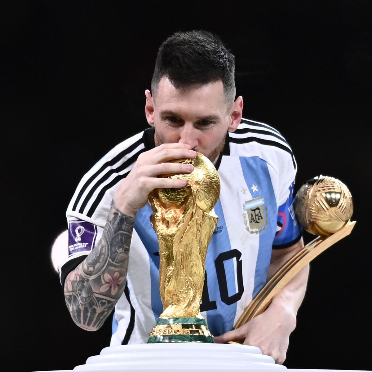 Fala sobre Copa do Mundo, títulos, superações e família. Essas são as entrevistas de Messi.

Sem precisar citar ninguém ou se achar melhor que ninguém.

Estamos do lado certo, não é necessária nenhuma autoafirmação, o mundo já fez isso! 🐐
