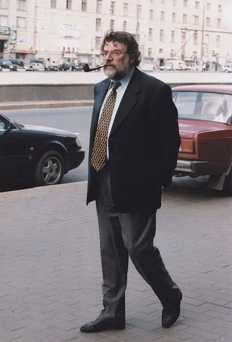 s_baskak's tweet image. «Я никогда не начинал жизнь с чистого листа, потому что у меня его никогда не было. Всё время на листе было уже что-то напачкано, и приходилось начинать с середины. А это трудно. Кроме того, в том, чтобы каждый раз начинать с чистого листа, есть колоссальный эгоцентризм: всё