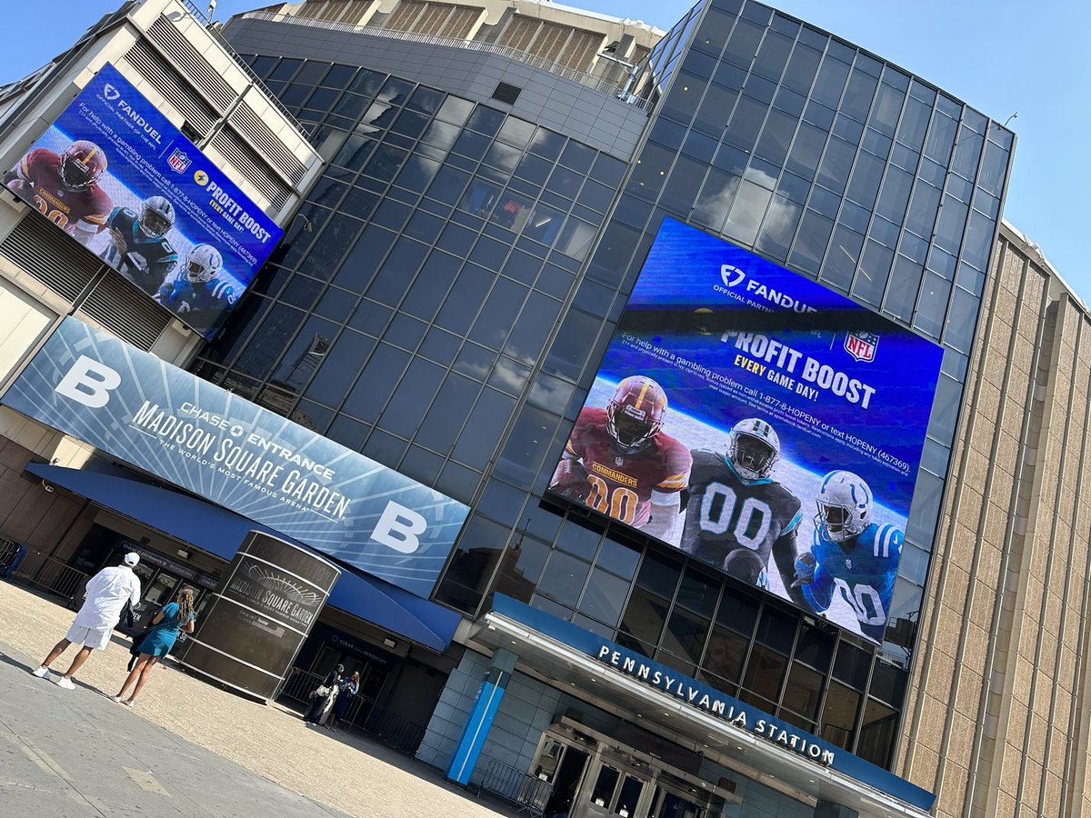 aoi_jips's tweet image. マディソンスクエアガーデンで
演奏したことあるって知ってたから
外からだけど見にいったし
トランプタワーとかプラザホテルも
Vlog公開前からロケ地巡りになってた🫠（笑）

あんなNYのど真ん中に住んでたってすごいな〜
めちゃくちゃ住みたいんだけど。ぇ🥹

#drummer #FUYU #newyork #vlog