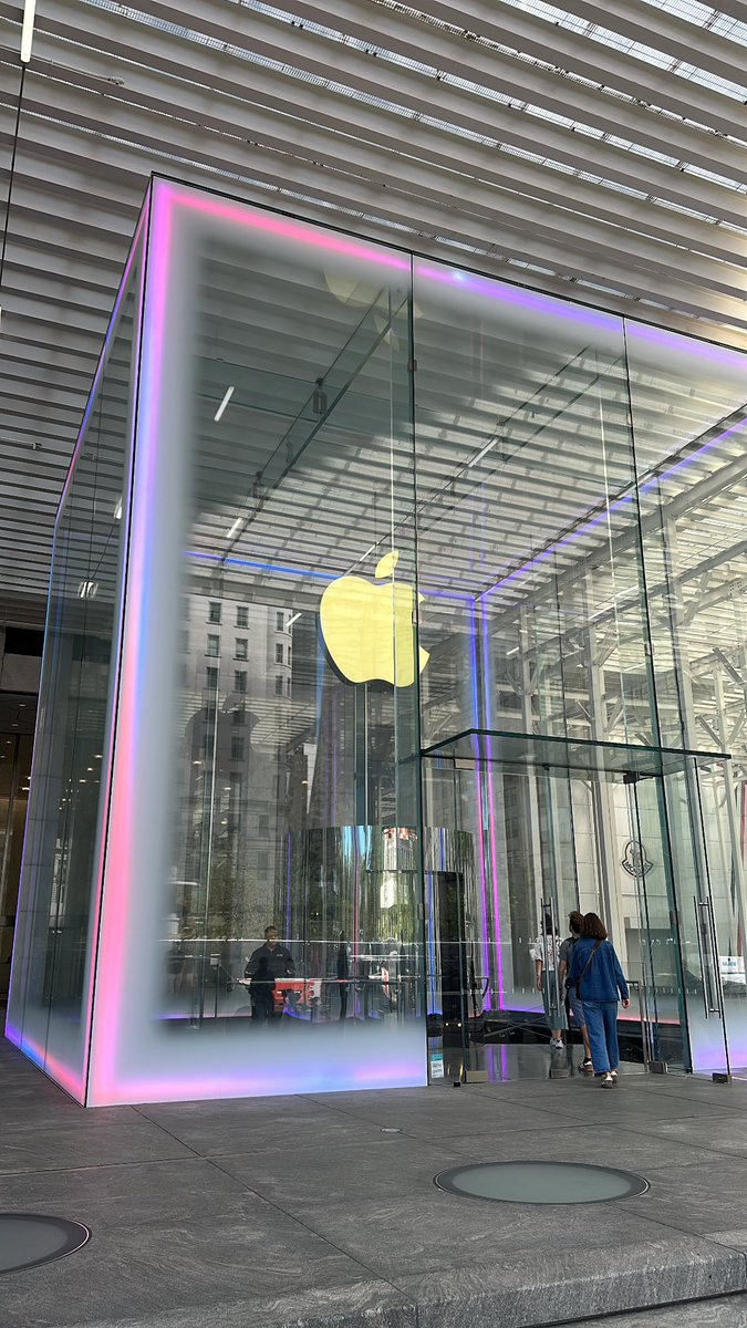 aoi_jips's tweet image. マディソンスクエアガーデンで
演奏したことあるって知ってたから
外からだけど見にいったし
トランプタワーとかプラザホテルも
Vlog公開前からロケ地巡りになってた🫠（笑）

あんなNYのど真ん中に住んでたってすごいな〜
めちゃくちゃ住みたいんだけど。ぇ🥹

#drummer #FUYU #newyork #vlog