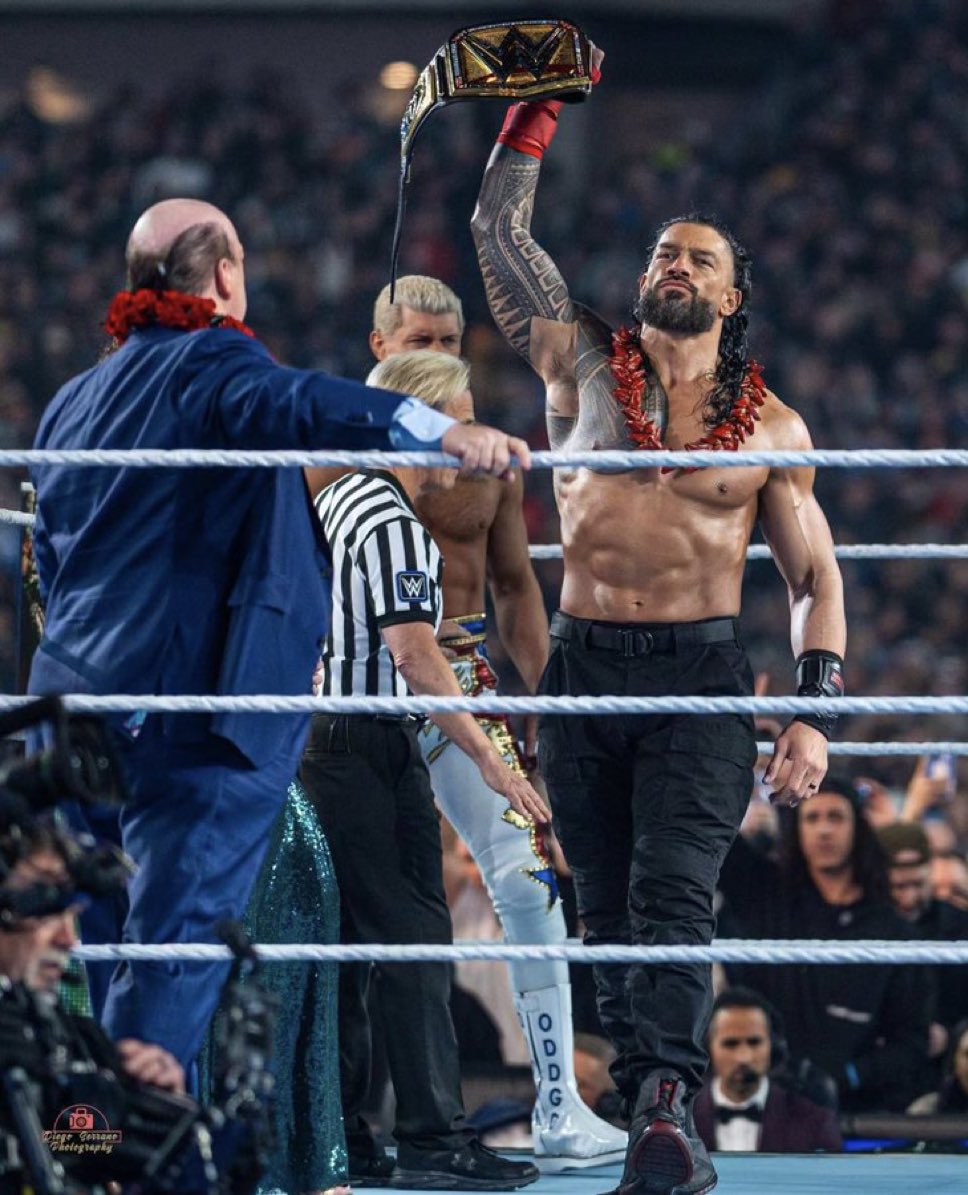 hourly roman reigns tweet media