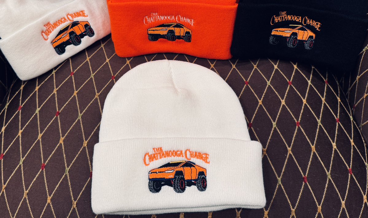 ChatCharge's tweet image. EVENT PRIZE DRAWING! Time for cooler weather - let&apos;s get some cool weather gear out there! Like AND Share this post between now and midnight PST on Saturday November 15 to be entered to win a Chattanooga Charge Embroidered Soft Shell Jacket AND Knit Beanie Hat. Winner will choose…