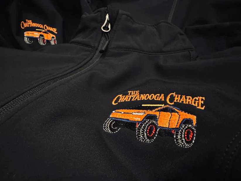ChatCharge's tweet image. EVENT PRIZE DRAWING! Time for cooler weather - let&apos;s get some cool weather gear out there! Like AND Share this post between now and midnight PST on Saturday November 15 to be entered to win a Chattanooga Charge Embroidered Soft Shell Jacket AND Knit Beanie Hat. Winner will choose…