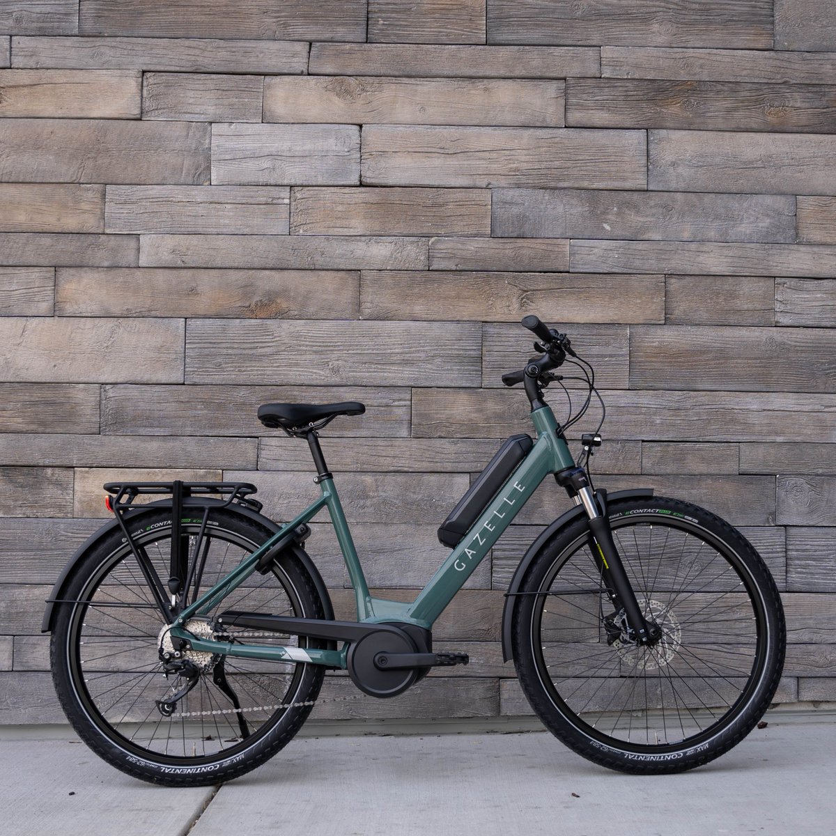 Scooteretti's tweet photo. 🚲 The new Gazelle Medeo T9 City has arrived at Scooteretti ByWard Market!
Smooth Bosch power, light step-through design, &amp; Dutch comfort—perfect for Ottawa &amp; Gatineau commutes.
Test ride today 👉 https://t.co/HtLs4jgXoy
#OttawaEbike #GatineauEbike #GazelleBikes #Scooteretti https://t.co/lFDNNhRRDJ