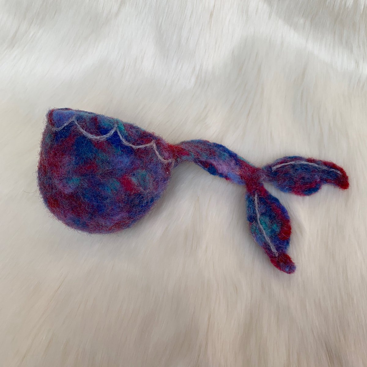 Felted Mermaid Tail Bowls, Hawaiian Islands Keepsakes. This one is in the color Urchin. Happy Felting🌬️🧜🏼‍♀️❄️🌲🤍youtube.com/@snowflakefore…