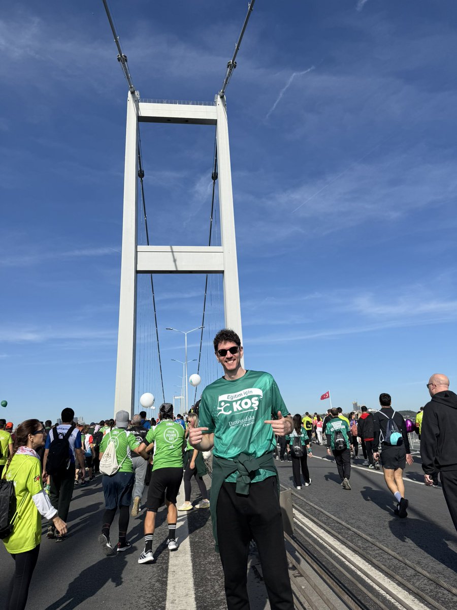 Türkiye İş Bankası 47. İstanbul Maratonu’nda, Darüşşafaka Cemiyeti adına “Eğitim için Koş” ekibiyle yer aldım. 💚🖤

Söz konusu eğitimse, yardıma koşarız!✨