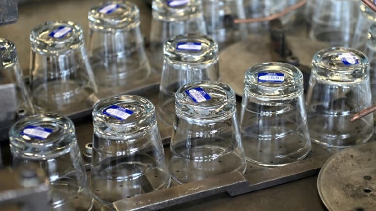 En difficulté après sa reprise par les salariés, le fabricant de verres Duralex reçoit 5 millions d'euros de la part des Français sur une plateforme en ligne
l.bfmtv.com/dy5j