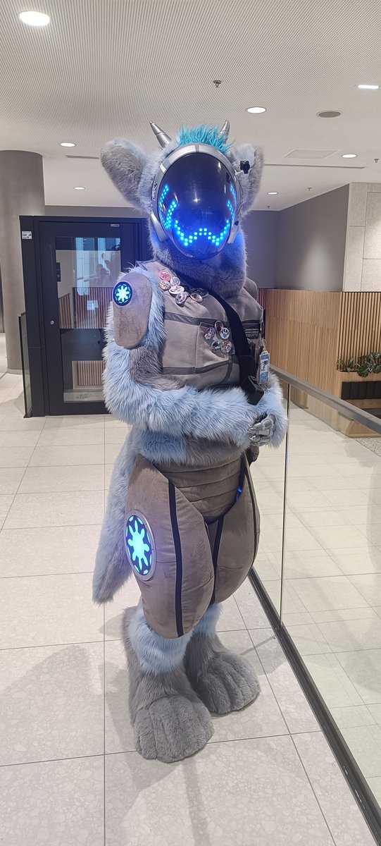 16- Diego, un doggo
17- Kaparo (<a href="/KaparoFur/">Kaparo</a>) x2
18- Fluburtur
#furry #fursuit #FBL13 #fursuiter