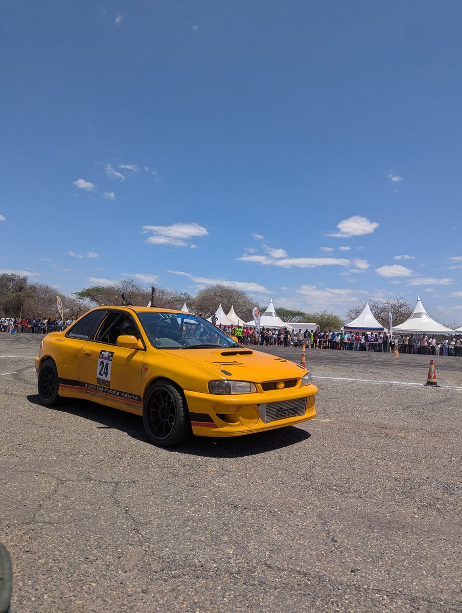 I keep telling you guys ogopa <a href="/Autoartracing/">Auto Art Racing</a> 
How do you even describe to people that this two cars are the same car or