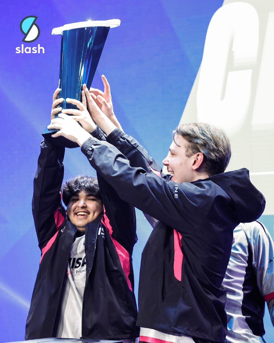 francetvslash's tweet photo. Vous avez mis le feu au Dôme de Paris 🔥
On était à la finale de la Coupe de France Slash x Rocket League ce week-end, retour en images 👇
#rocketleague #CoupedeFranceSlash #esport @RocketBaguette @ParisGamesWeek https://t.co/60sGI9GPuk