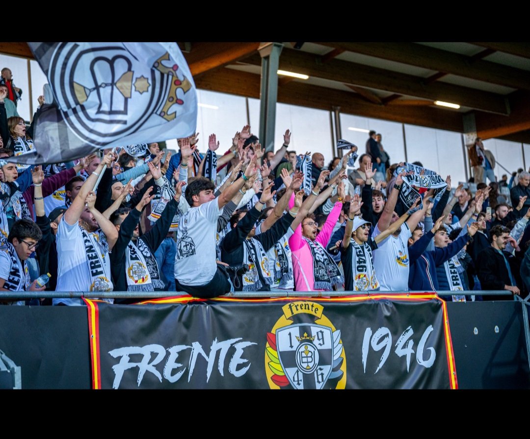 FRENTE_1946's tweet photo. Honor a nuestro equipo y cuerpo técnico, por luchar y competir como animales. 
Y por supuesto, dar las gracias una y mil veces a todos los presentes ayer. 

"NUESTRO TEMPLO, VUESTRA PESADILLA." https://t.co/v1NFwiszOP