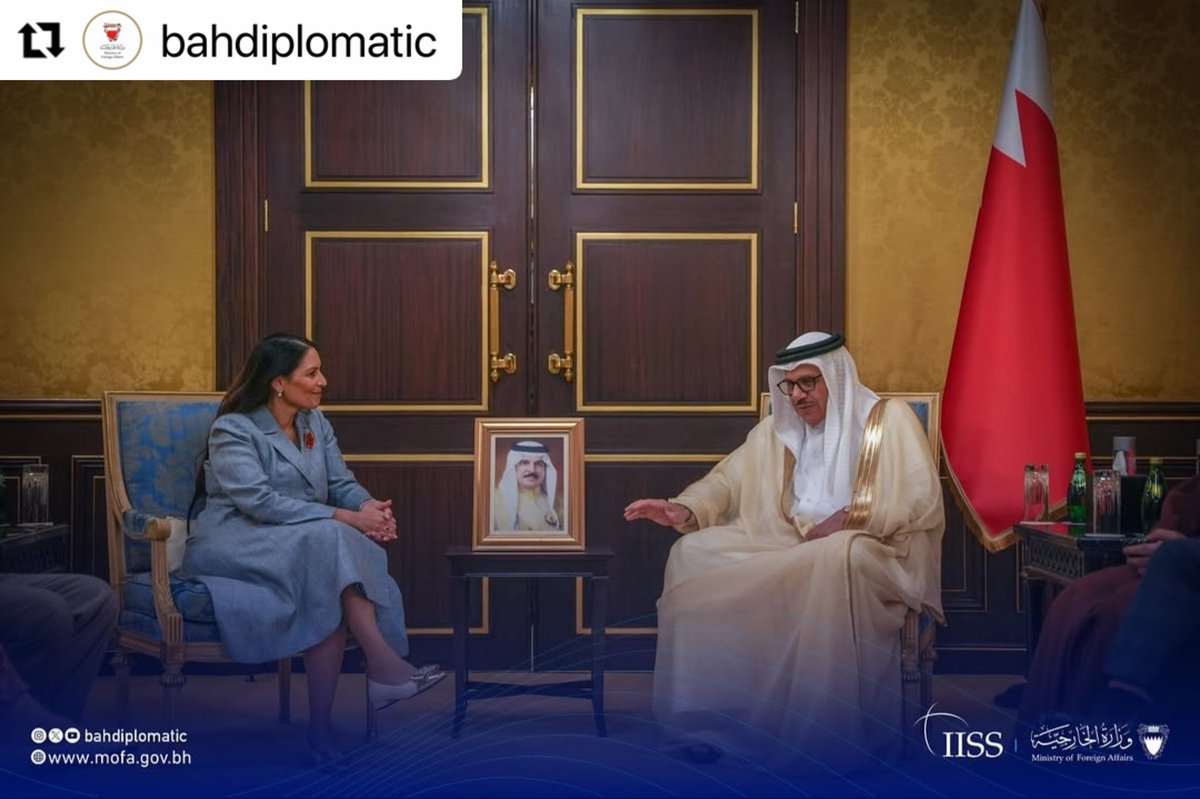 BahrainEmbUK's tweet image. Dr. Abdullatif bin Rashid Al Zayani, Minister of Foreign Affairs, met with Dame Priti Patel, Shadow Secretary of State for Foreign, Commonwealth and Development Affairs of the United Kingdom; Lord Stuart Polak and Lord John Mendelsohn, members of the House of Lords; and several…