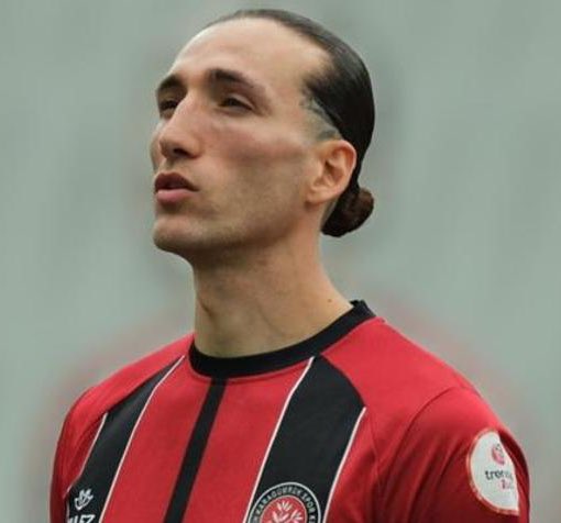 misafirler gitti diye başörtüsünü çıkaran yengem