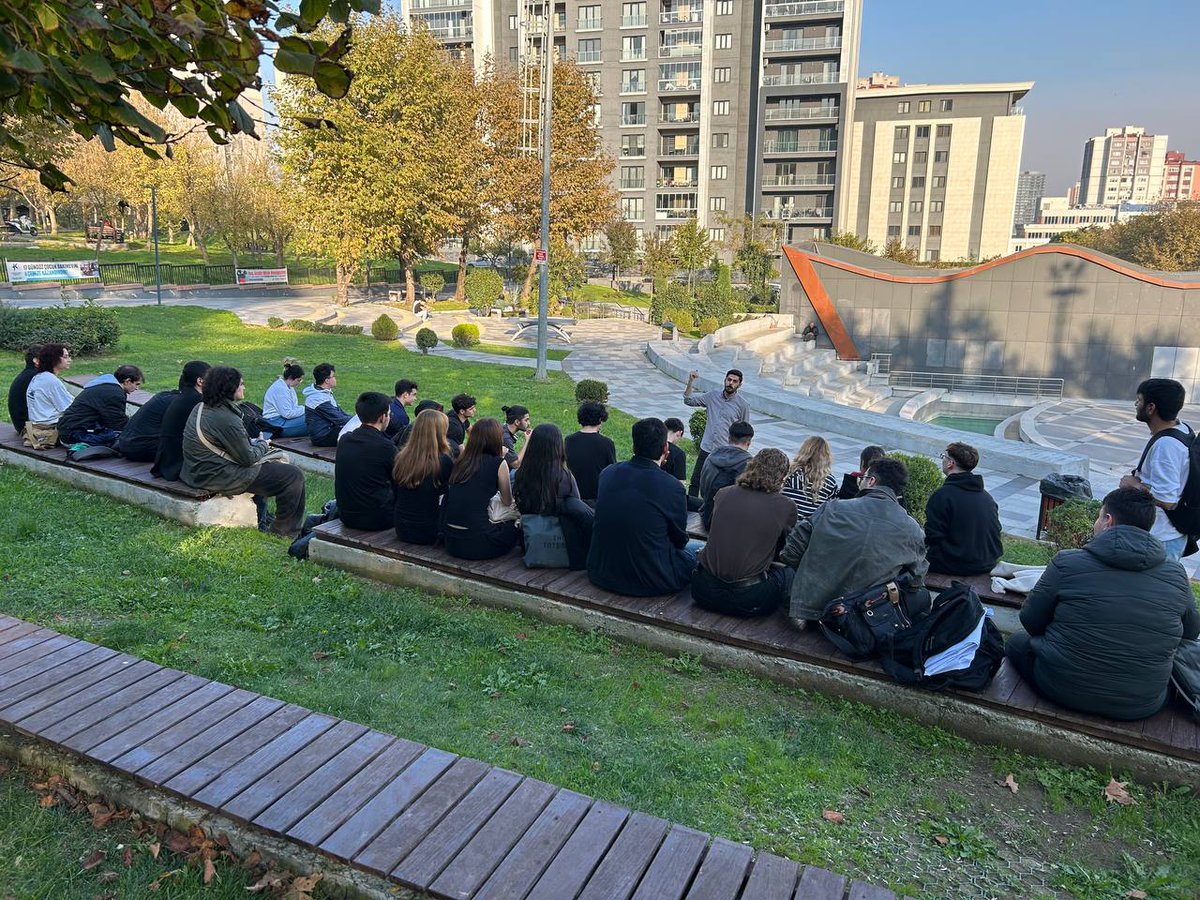 📣Hacı Bektaş Veli Anadolu Lisesi’nde eylem sonrasında sıra arkadaşlarımızla forumda buluşarak, hep birlikte lisemizde ve memlekette eşit, özgür, aydınlık bir ülke için mücadeleyi yükseltme kararı aldık! ✊