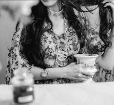 #بس_حبيت_اقول 
______________________

"ماني قريب ٍغير من ريحة العود
و من القلوب الواعيه و الثقيله ..💜