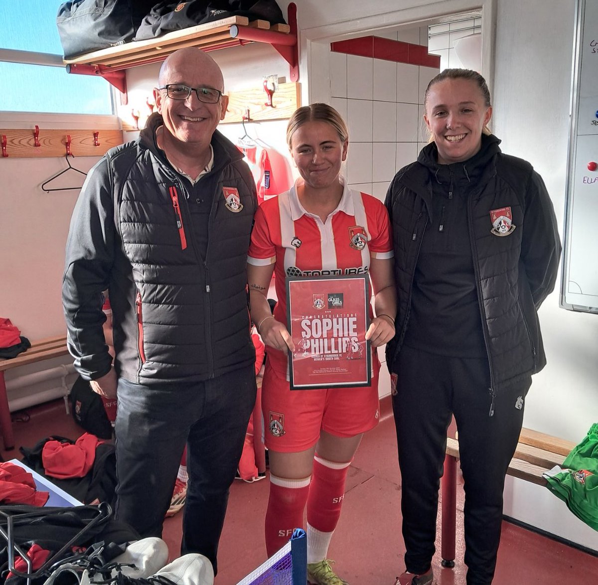 StourbridgeWFC's tweet photo. Prior to yesterday’s game, we celebrated Sophie Phillips scoring our 1000th competitive goal in our recent game against Burton Albion 👏🏻

#StourbridgeWFC | #Glassgirls https://t.co/YC84emTozv
