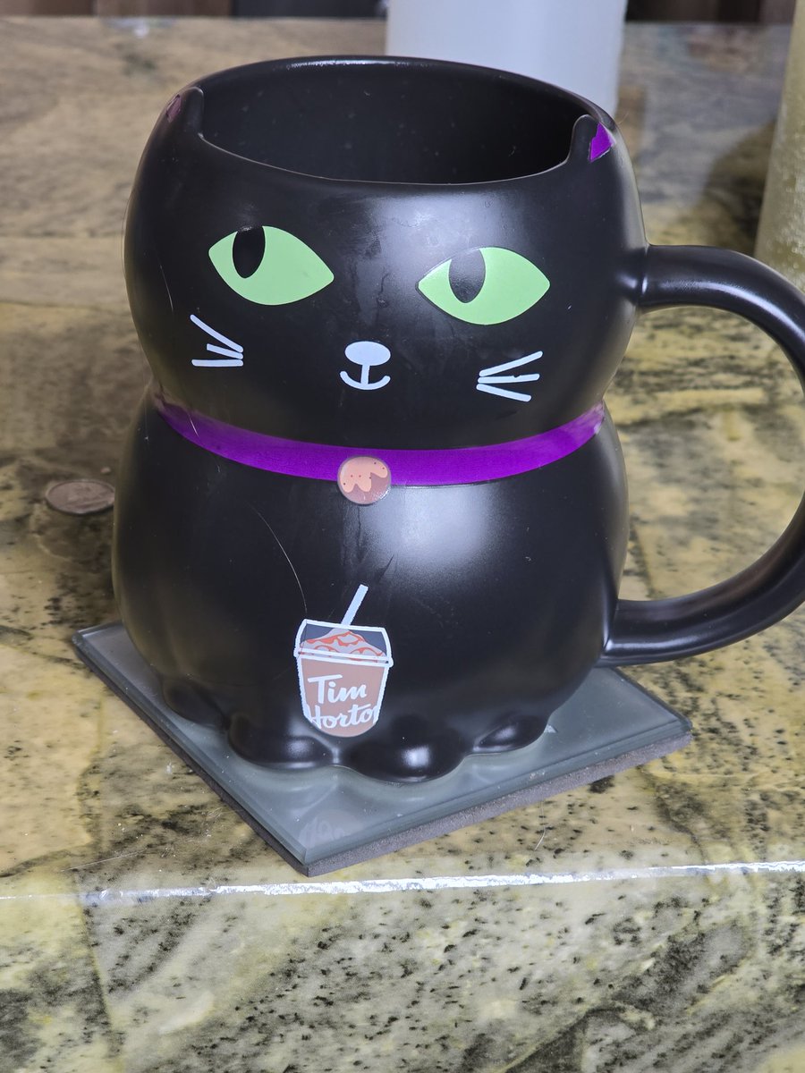 Still using my black cat mug. Too cute to only use on Halloween 🎃