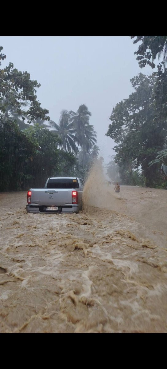 MALAKAS NA ULAN DALA DALA DALA NG #Bagyong_TINO⚠️

BAHA NA ANG ILANG MGA LUGAR hndi pa man nag #LANDFALL ang bagyo⚠️

Sitwasyon ng Highway sa #AgusandelNorte 

#ctto