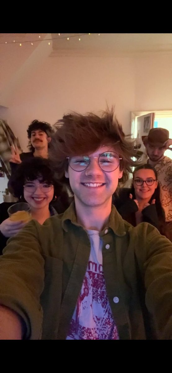 _paris15's tweet photo. i love my friends https://t.co/wLCzvZu2EO