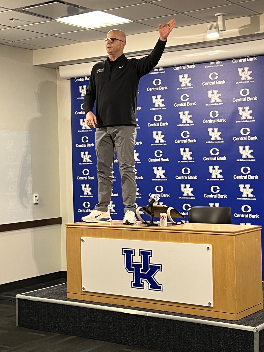 Craig Skinner opens his news conference by "shouting from the rooftops" about his ⁦<a href="/KentuckyVB/">Kentucky Volleyball</a>⁩ team, following its sweep of #2 Texas in Austin