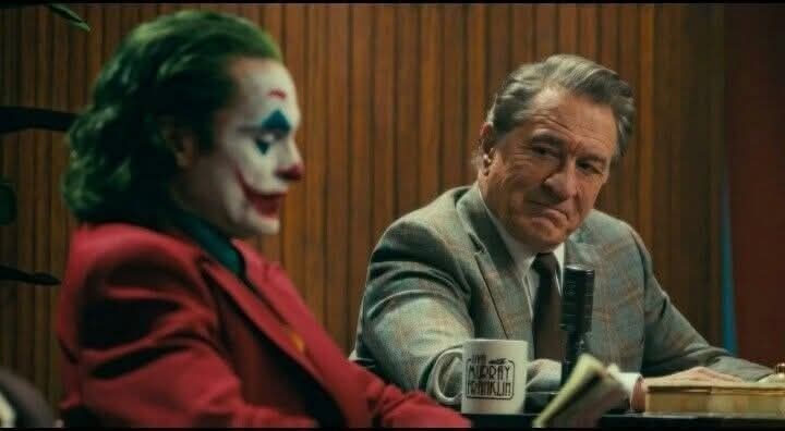 مع الوقت ستكتشف أنك أعطيت قيمة لأشخاص حتى أهلهم لا ينتظرونهم على الغداء . .