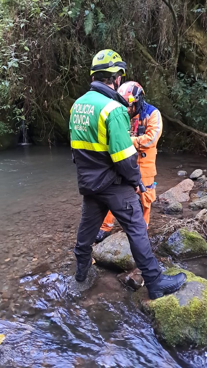 PCMMEBOGOFICIAL's tweet image. Fue hallado con vida el ciudadano extraviado en el cerro de Guadalupe. 💚
Acompañamos las labores junto a entidades de emergencia.
#BúsquedaYRescate #Bogotá #ElCorazónDeNuestroVoluntariado #PolicíaCívicaDeMayores #Emergencias #TrabajoEnEquipo #CulturaCiudadana