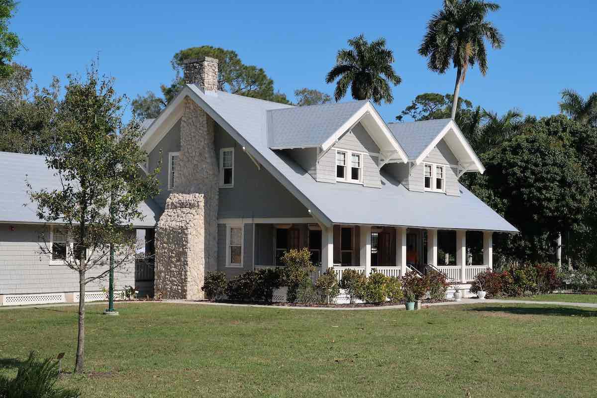 DomainInsure's tweet image. Flood insurance matters in Naples and nearby areas. Hurricane insurance isn’t always enough; protect your home with coverage tailored to your needs.  1l.ink/JWKGR6F #DomainInsurance #FloodInsurance #NaplesFL