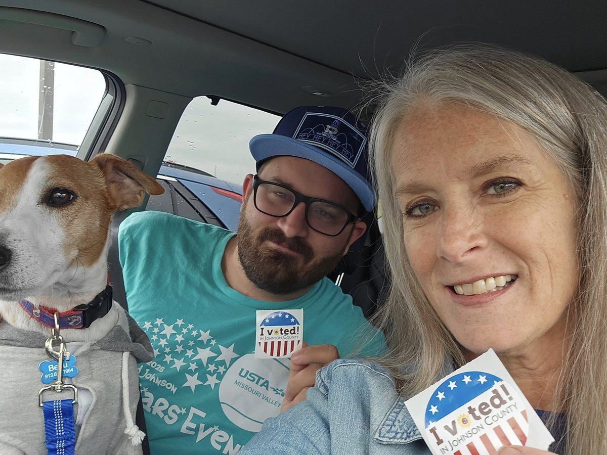 stephanicoleman's tweet photo. In a world where you can be anything... be a #Voter that saves our democracy!
#VotingFamily #VoteTomorrow #EarlyVoters https://t.co/Vh3gUIiRWc