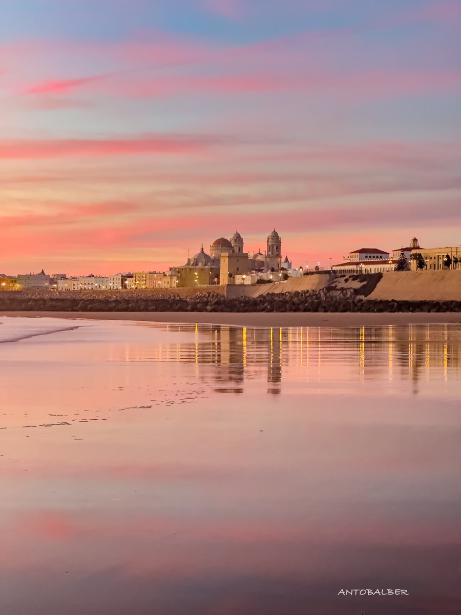 antocoleta67's tweet image. Así es Cádiz desde mi objetivo. 📸📸📸🌅🌅🌅