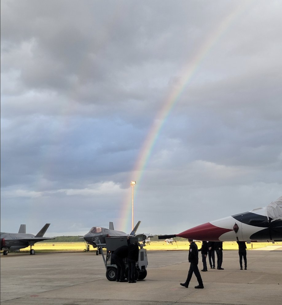ISP Rainbows... A multicolored arc made by light striking water droplets or a symbol of good luck &amp; brighter times after a storm. You decide. Both are right answers. 😊 🌈✈️ Happy Monday! #flymacarthur #travel #longislandny #onlyatisp #rainbows

Photos (1 &amp; 4): Brianna