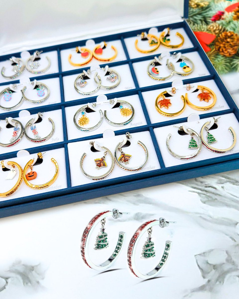 🎅 🎁 Don't let the holidays sneak up on you this year! This festive pair is in stock &amp; ready to ship. 
Click to shop: bit.ly/4oKjXtp

#Christmas #Fashion #HolidayFashion